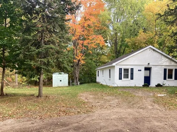 214 Clarence St, Holly, MI 48442