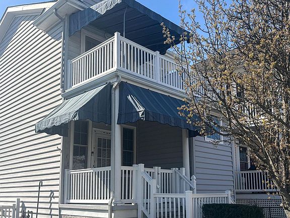 3rd image of 921 Bay Ave Unit 1