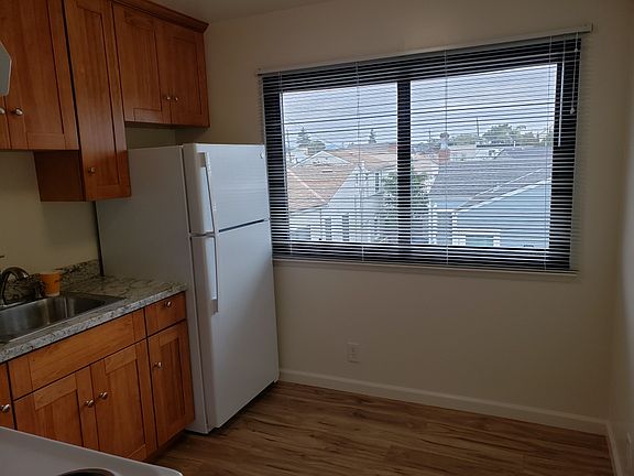 5th image of 278 Milton Ave Unit 3