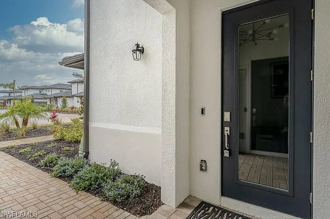 3 bed, 2.0 bath, 2376 sqft, $14,000 — Photo 3