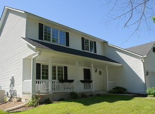 9128 Briarglen Rd, Eden Prairie, MN 55347