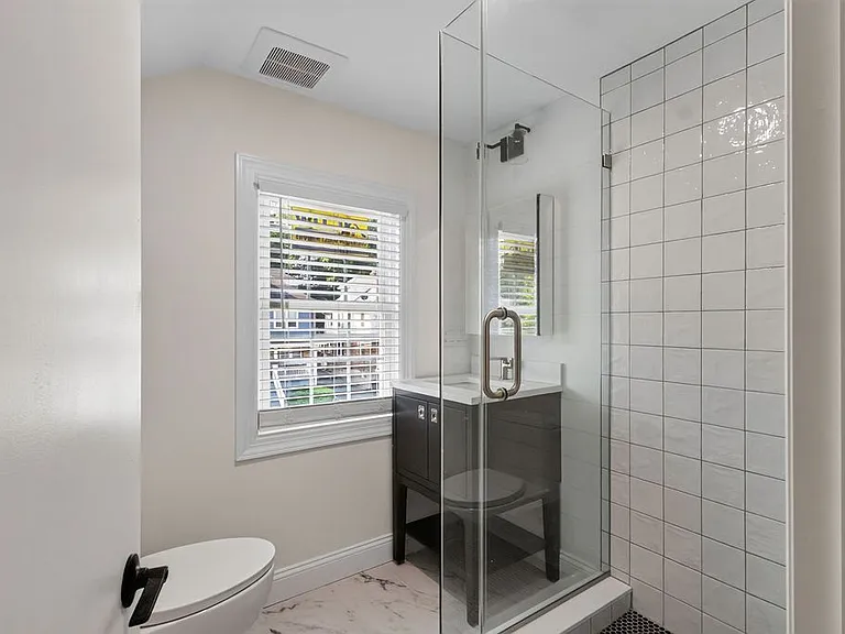 18 Walnut St #B — Photo 12
