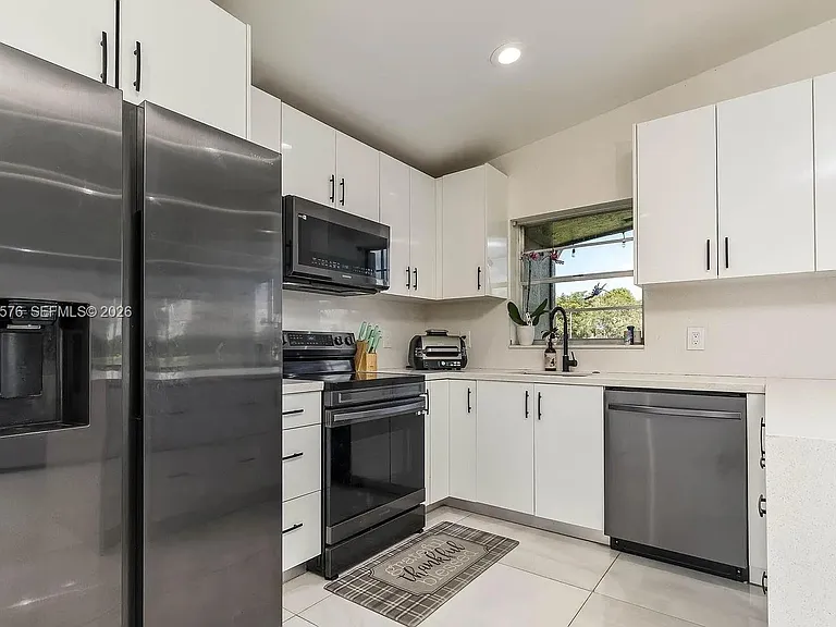 518 Woodgate Cir — Photo 5
