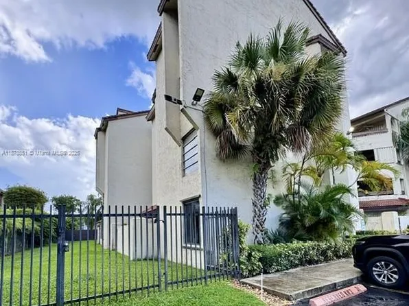 8933 SW 123rd Ct APT 102, Miami, FL 33186