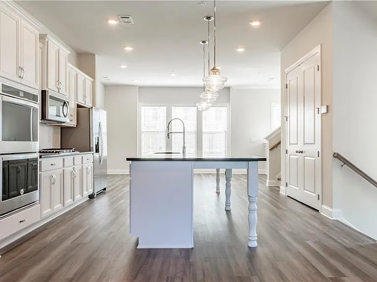 1662 Mountain Top Ln — Photo 9