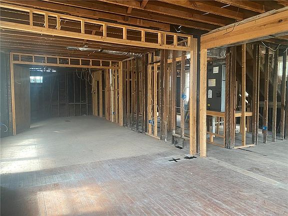4th image of 4442 S Johnson St