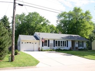 190 Edgewood Ave, Hampshire, IL