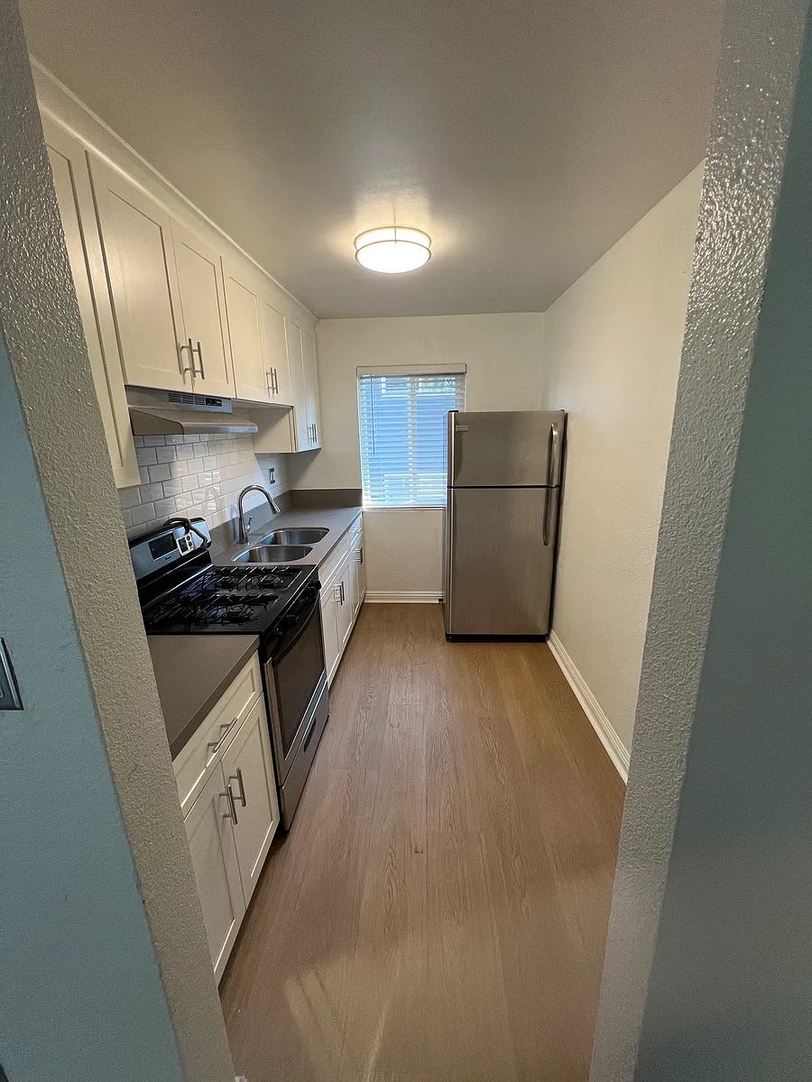Building Photo - 4625 Grey Dr #4