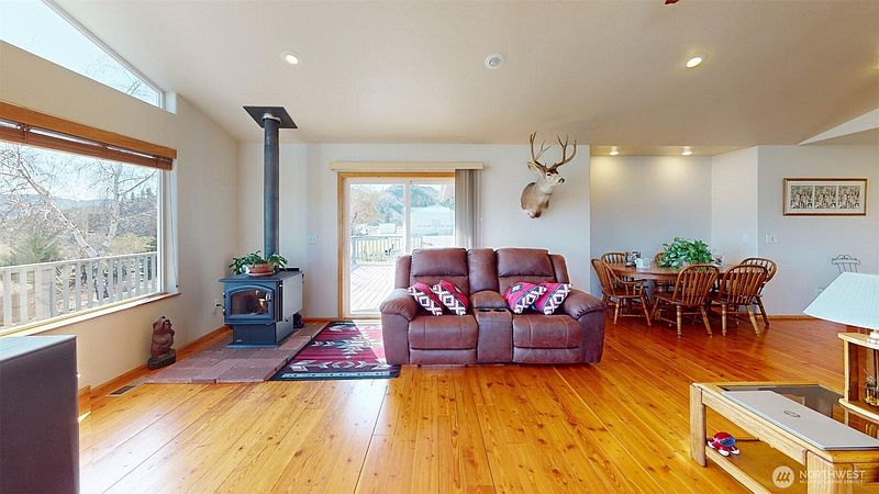 5th image of 1811 Pine Creek