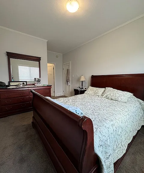 545 Hassard Close — Photo 8