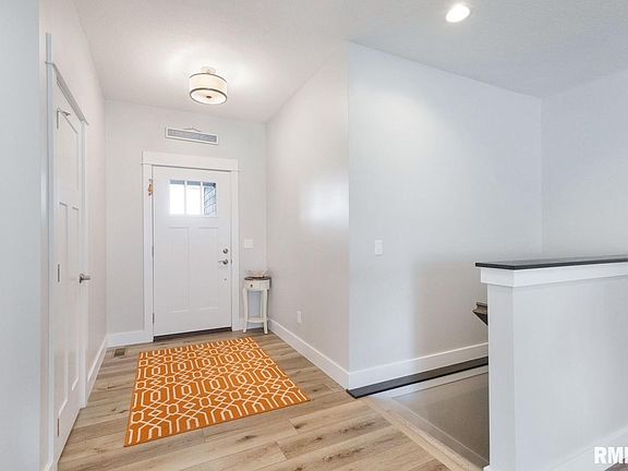 4th image of 4806 55th Avenue Ct