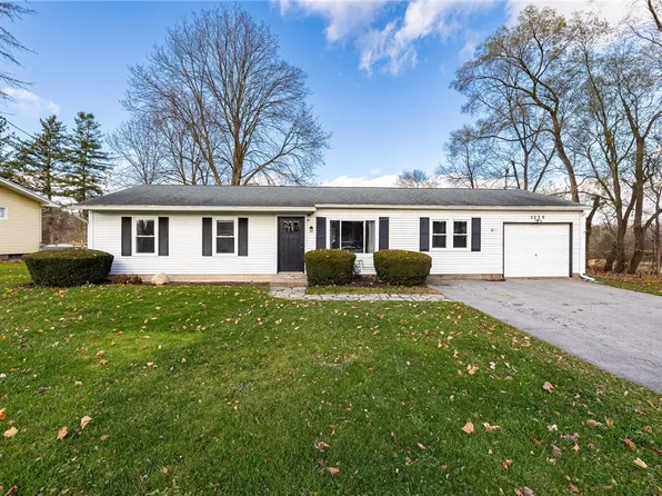 3029 Bonnie Ln, Palmyra, NY 14522