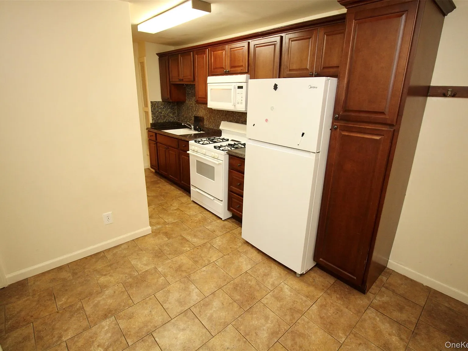 2 bed, 1.0 bath, 1000 sqft, $2,450 — Photo 4