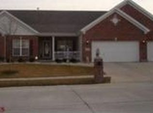 5174 Delcastle Dr, Florissant, MO 63034