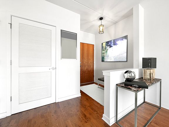 2nd image of 5588 N Lincoln Ave APT 303