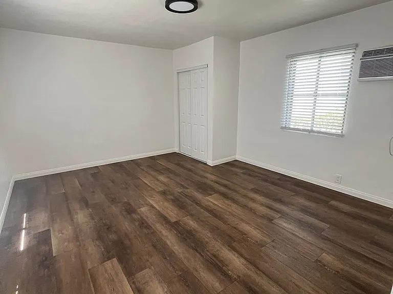 305 E Colorado Blvd — Photo 2