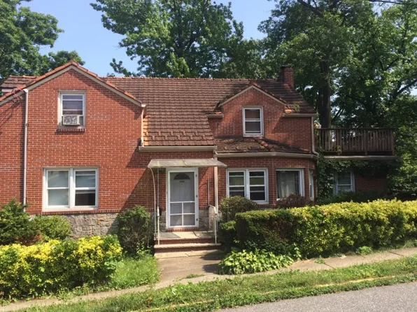 2220 Mackay Ave, Fort Lee, NJ 07024