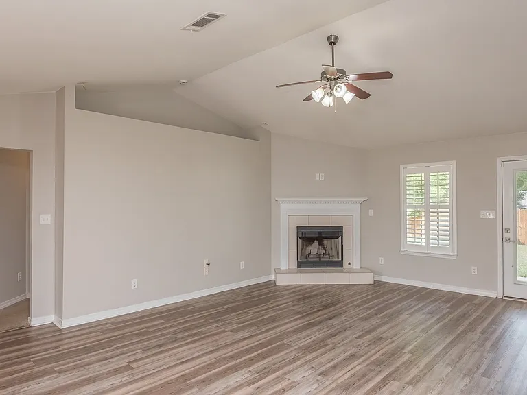 8770 Kennedy Dr — Photo 8
