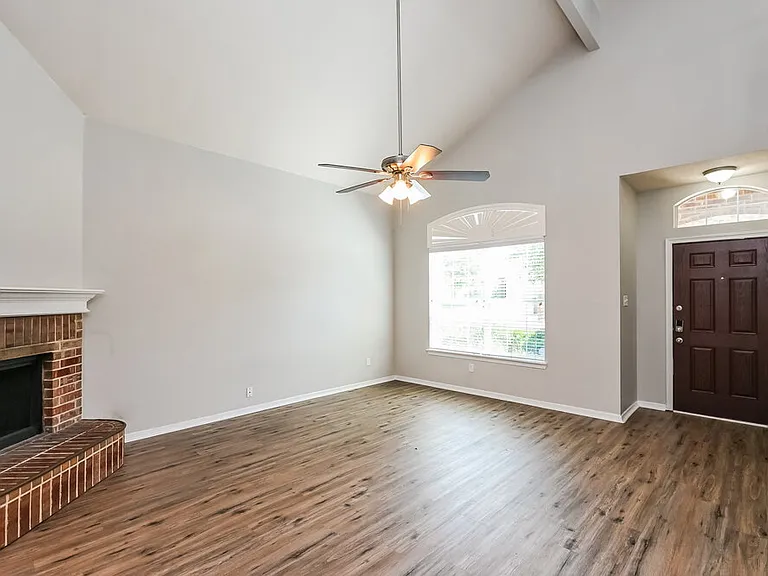 10416 Trevino Ln — Photo 5