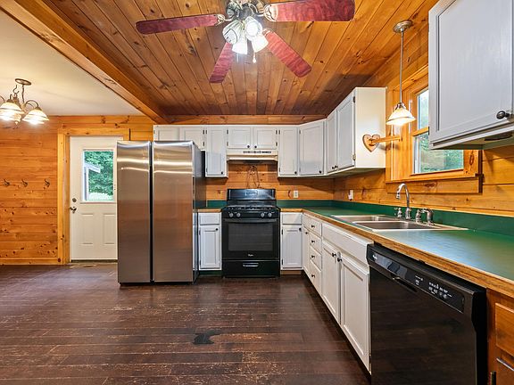 5th image of 403 Jills Hill Road