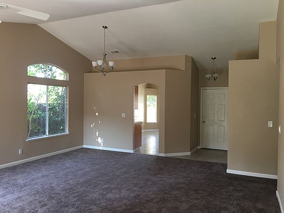 5th image of 302 Tarkington Ct