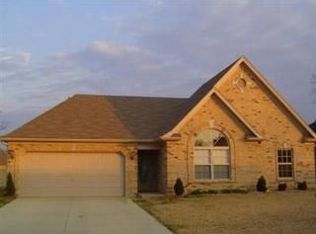 4228 Lakeside Dr, Sellersburg, IN 47172