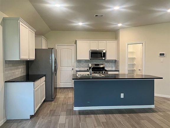 3rd image of 9003 Beacon Mill Dr