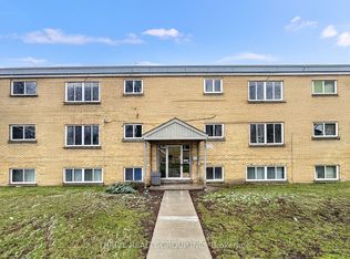 63 Wellington Rd #11, London, ON N6C 4M7