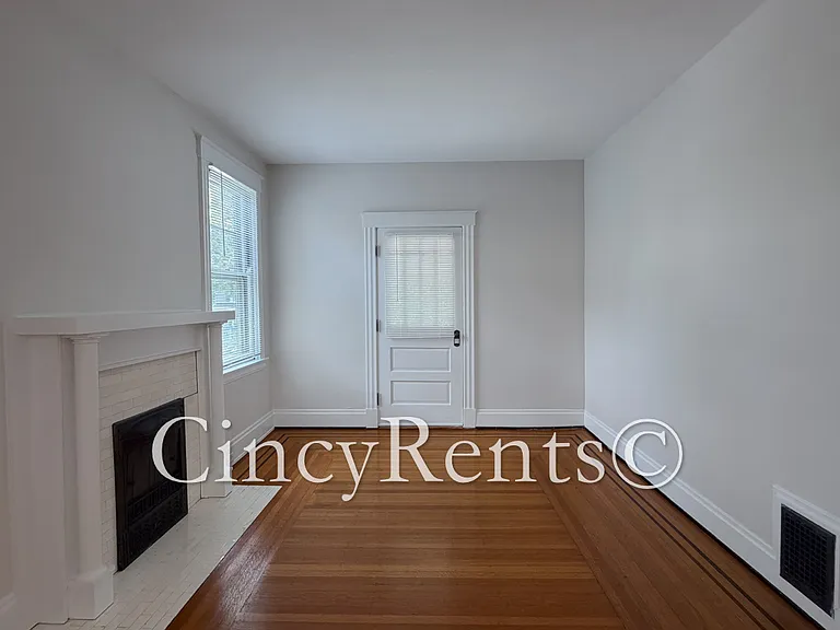 2800 Observatory Ave #2 — Photo 3