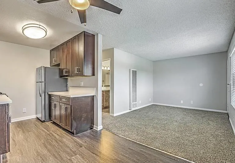 Del Amo Place Apartments Homes — Photo 7