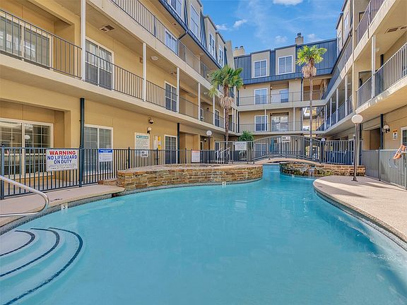 2nd image of 921 Marine Dr APT 200