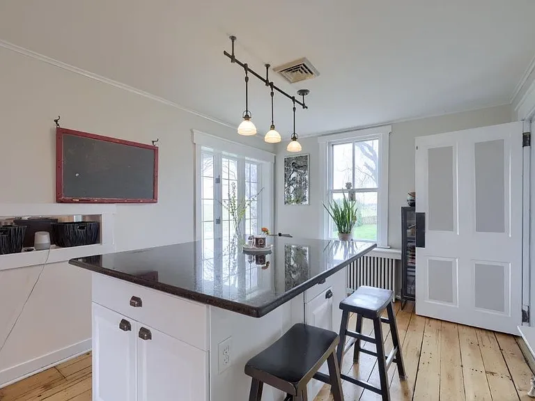 2047 Jarvis Rd — Photo 9