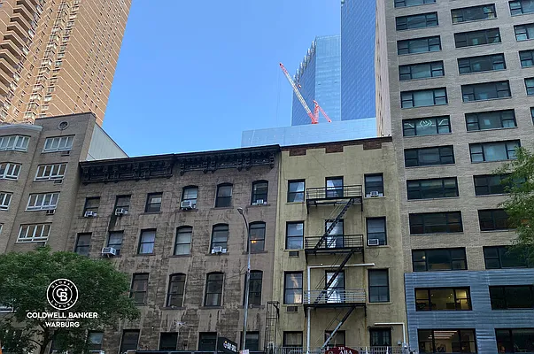 Rented by Coldwell Banker Warburg | media 13