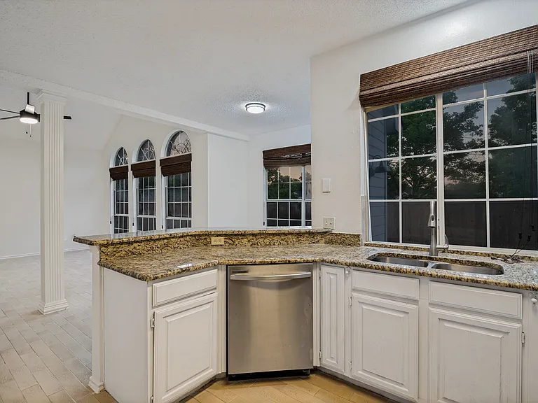 1333 Maywood Ct — Photo 15