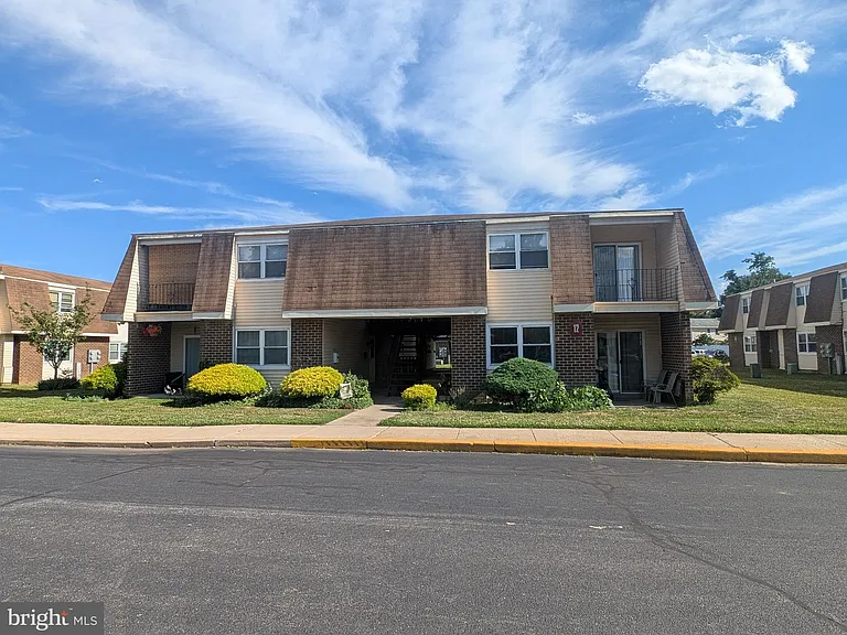12 Florence Tollgate Pl #4 — Photo 1
