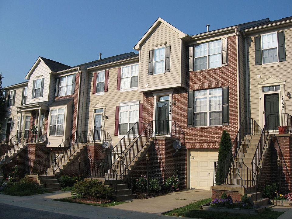 Beautiful Garage Townhome!