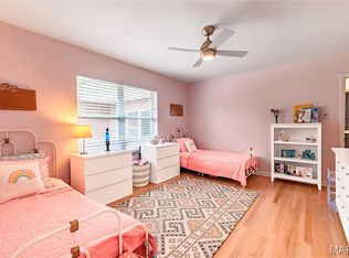 46 Grantwood Ln, Saint Louis, MO 63123