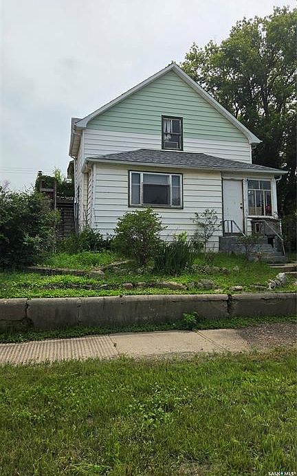 1st image of 419 Home STREET W