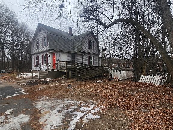 4th image of 19 Kittredge St