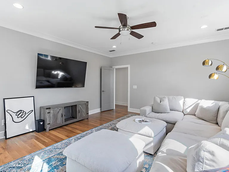 514 Hobbs Creek Dr — Photo 18