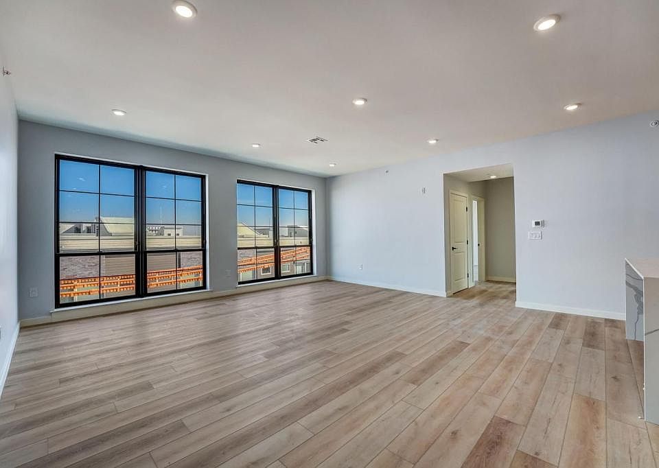 1st image of 1116 E Berks St #307A