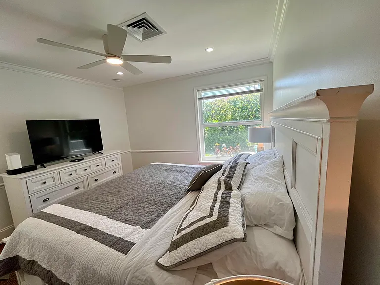 115 Dolphin Rd — Photo 17