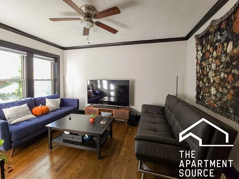 1827 W Winona St #2 — Photo 3