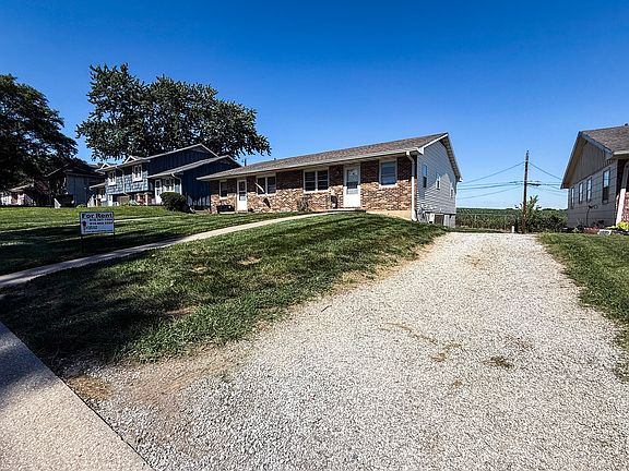 2nd image of 1723 Lion Rd