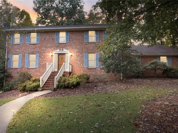 101 Byrnwood Dr, Jamestown, NC 27282