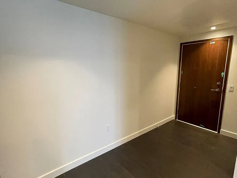 85 McMahon Dr #2015 — Photo 9
