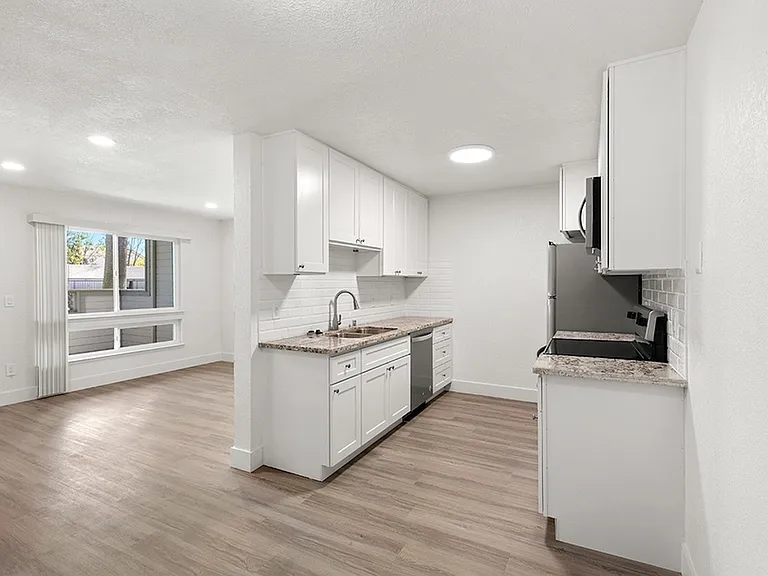 The Huntley Apartments — Photo 9