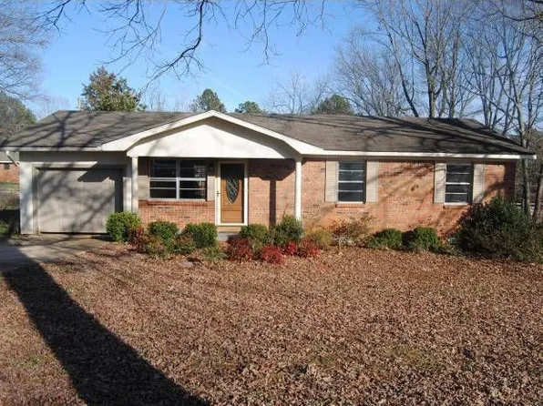 324 Kelly Dr, Russellville, AL 35653