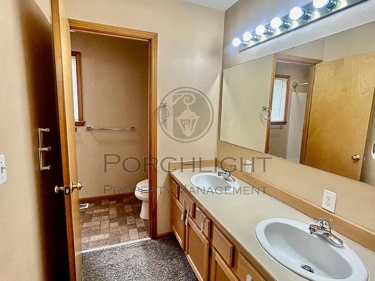 804 E Maberry Dr — Photo 7