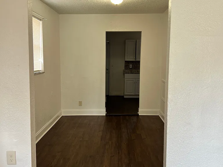 8412 N Elmer St — Photo 4